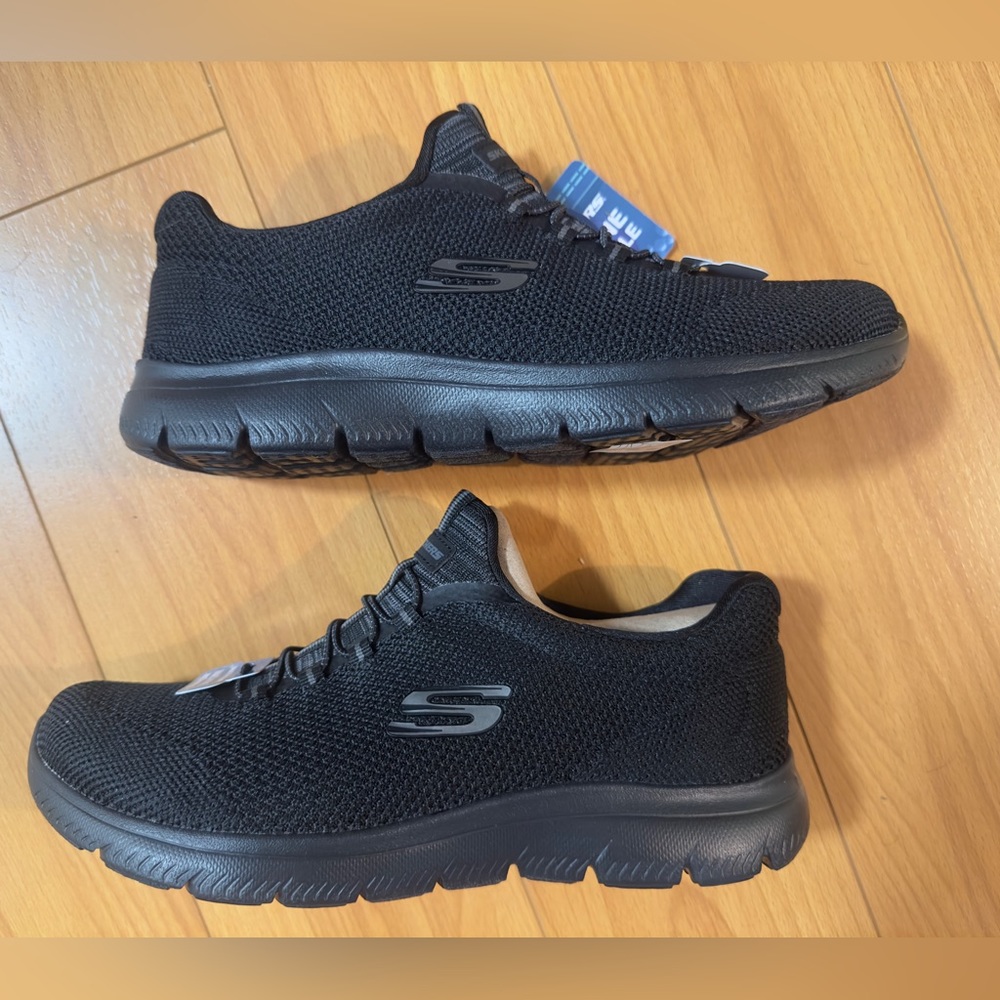 NWT Women’s Black Skechers